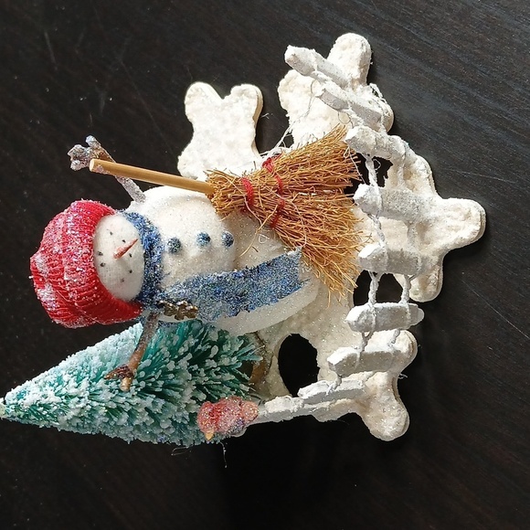 Christmas Decor Collectable Creations Backyard Snowman Wood Fabric Figurine New - Picture 2 of 13